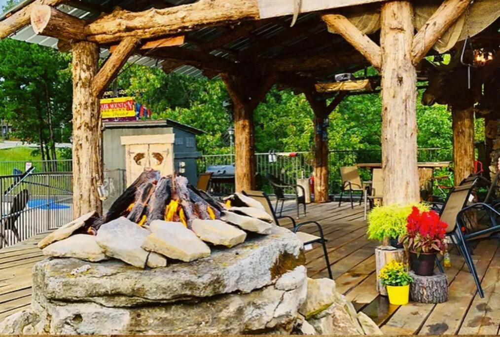 Stonegate Lodge King Bed Wifi 50 In Roku Tv Salt Water Pool Room # 101 Eureka Springs Exterior foto