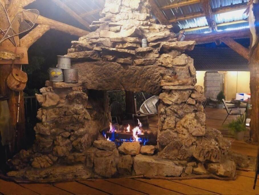 Stonegate Lodge King Bed Wifi 50 In Roku Tv Salt Water Pool Room # 101 Eureka Springs Exterior foto
